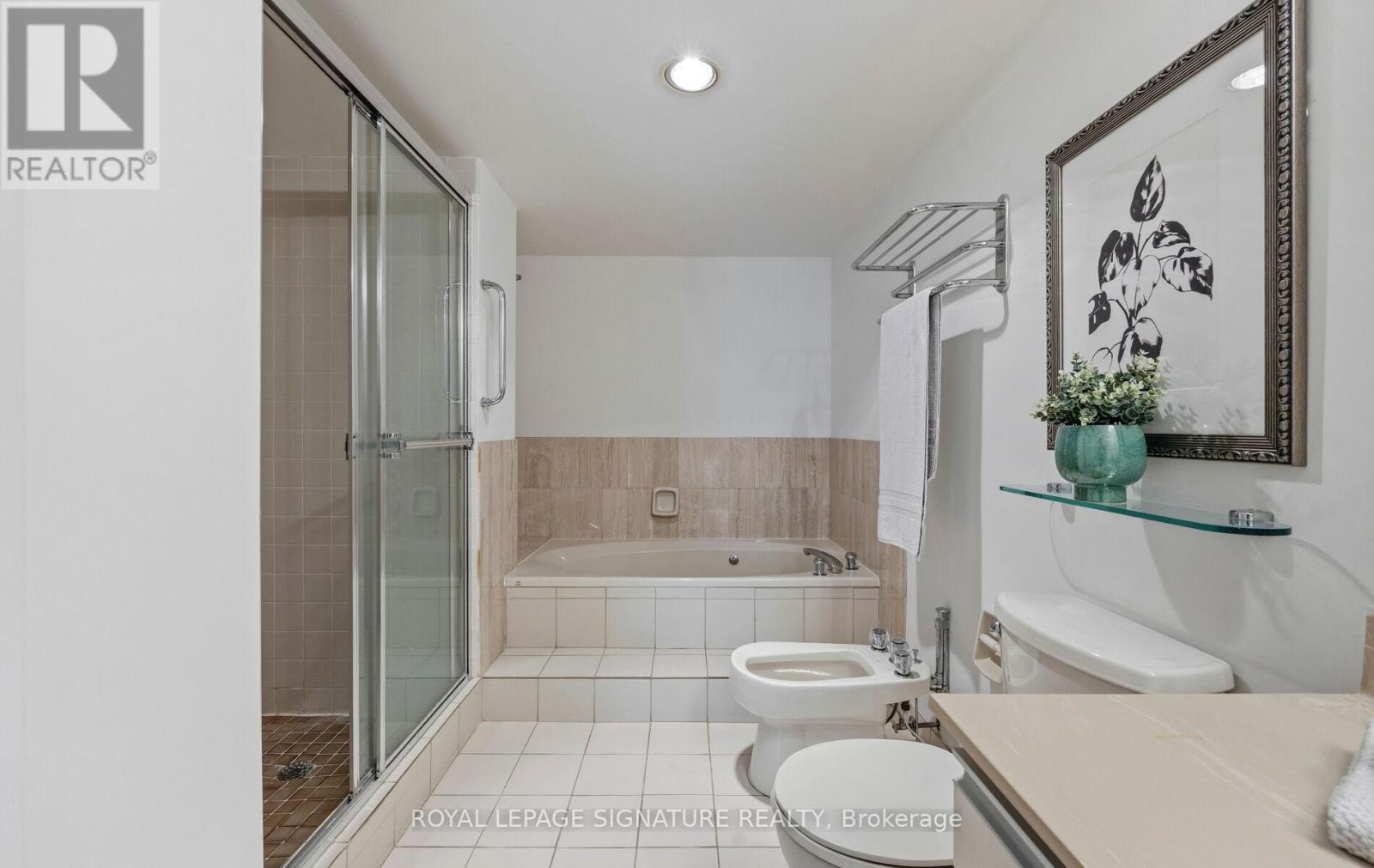805 - 3 Concorde Place, Toronto (banbury-don Mills), Ontario