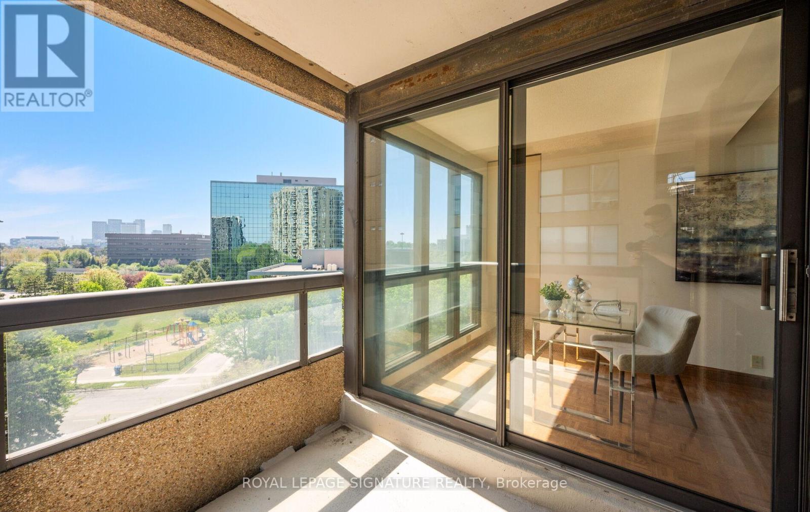 805 - 3 Concorde Place, Toronto (banbury-don Mills), Ontario
