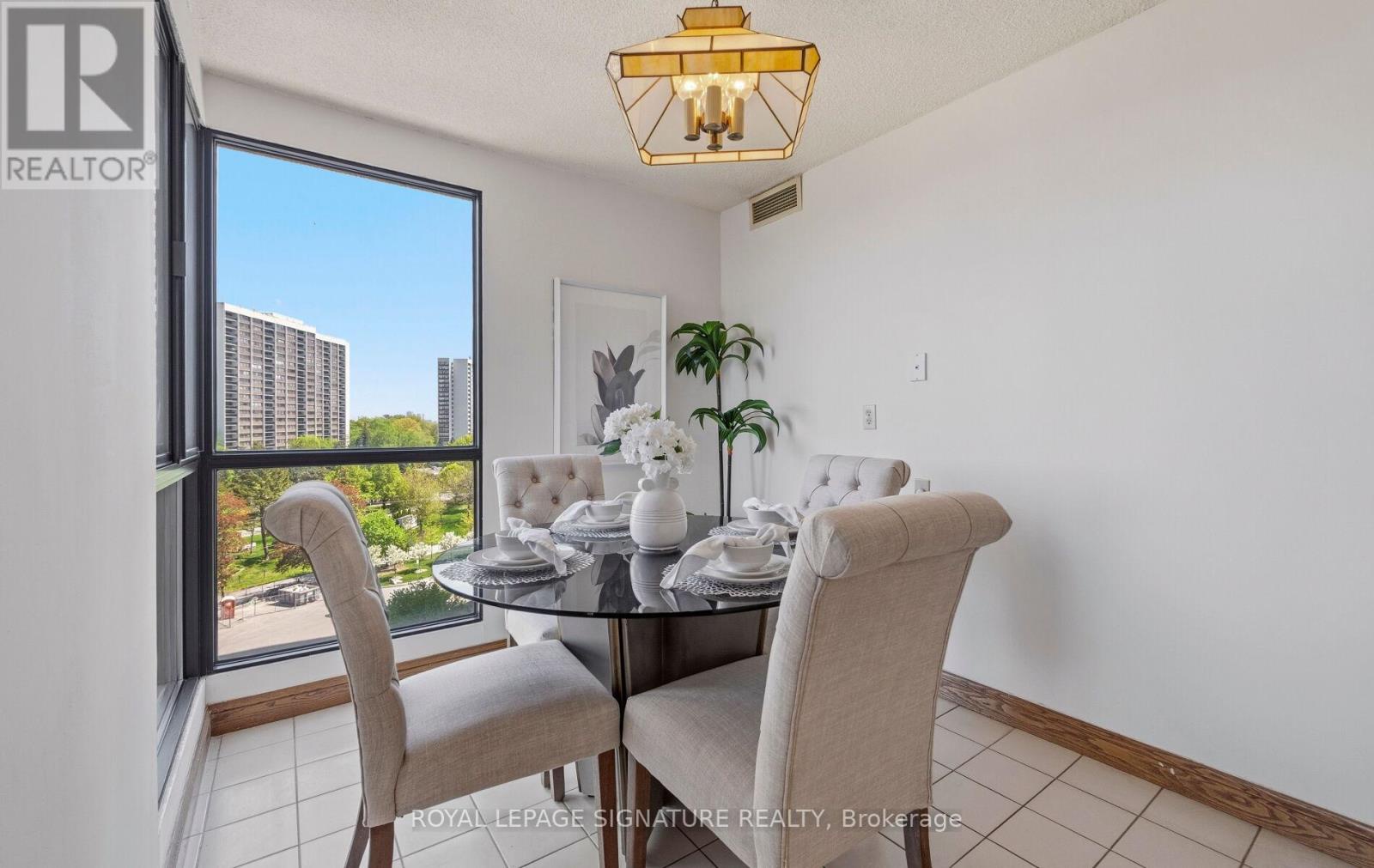 805 - 3 Concorde Place, Toronto (banbury-don Mills), Ontario