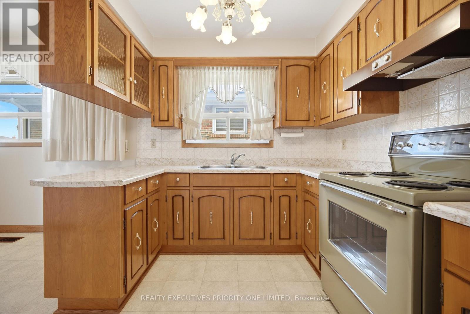 121 Cabana Drive, Toronto (humber Summit), Ontario