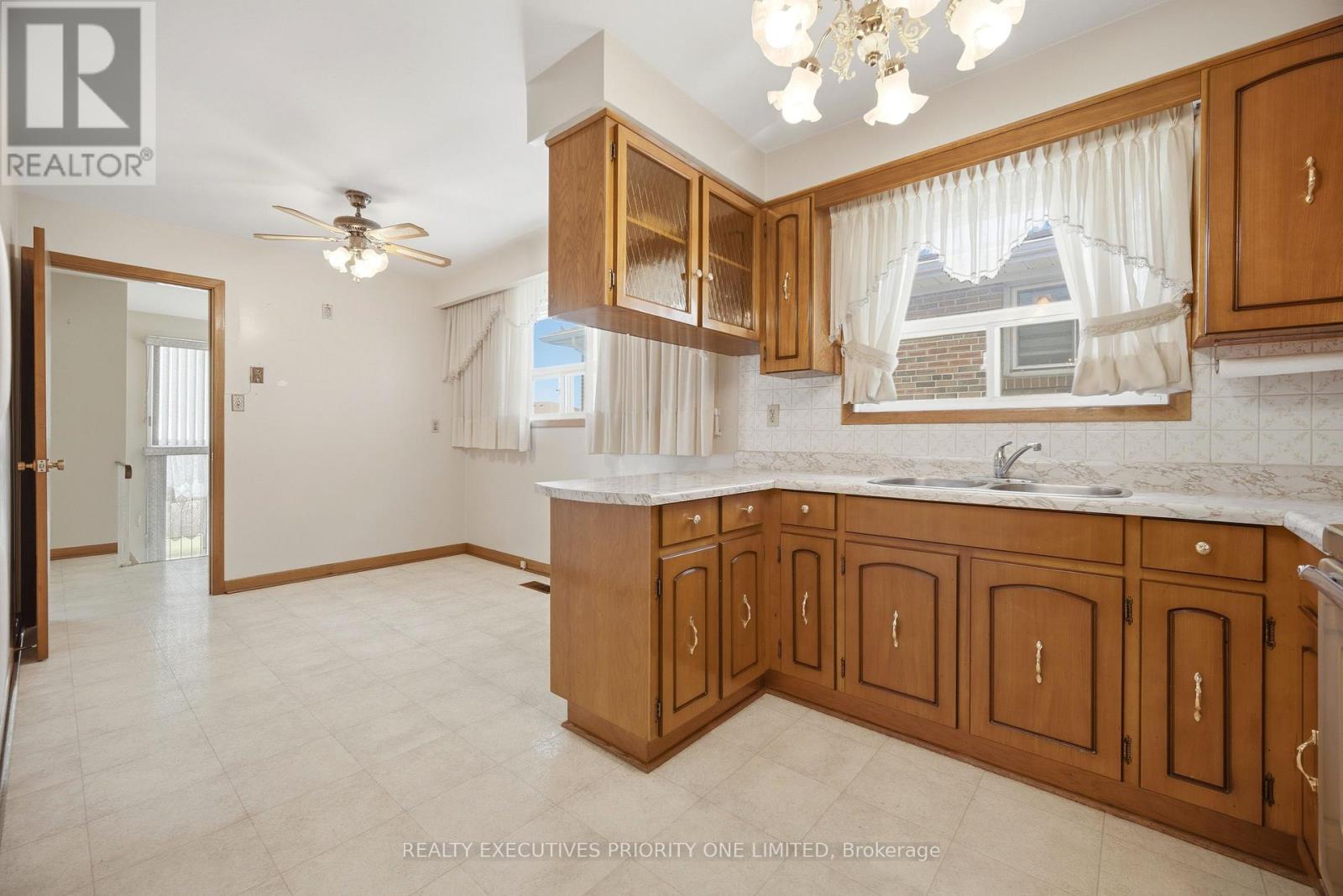 121 Cabana Drive, Toronto (humber Summit), Ontario