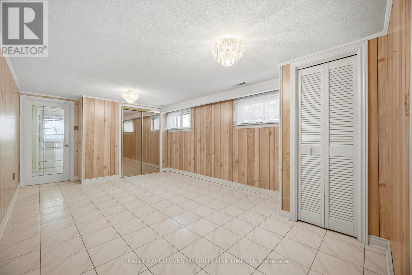 121 Cabana Drive, Toronto (humber Summit), Ontario