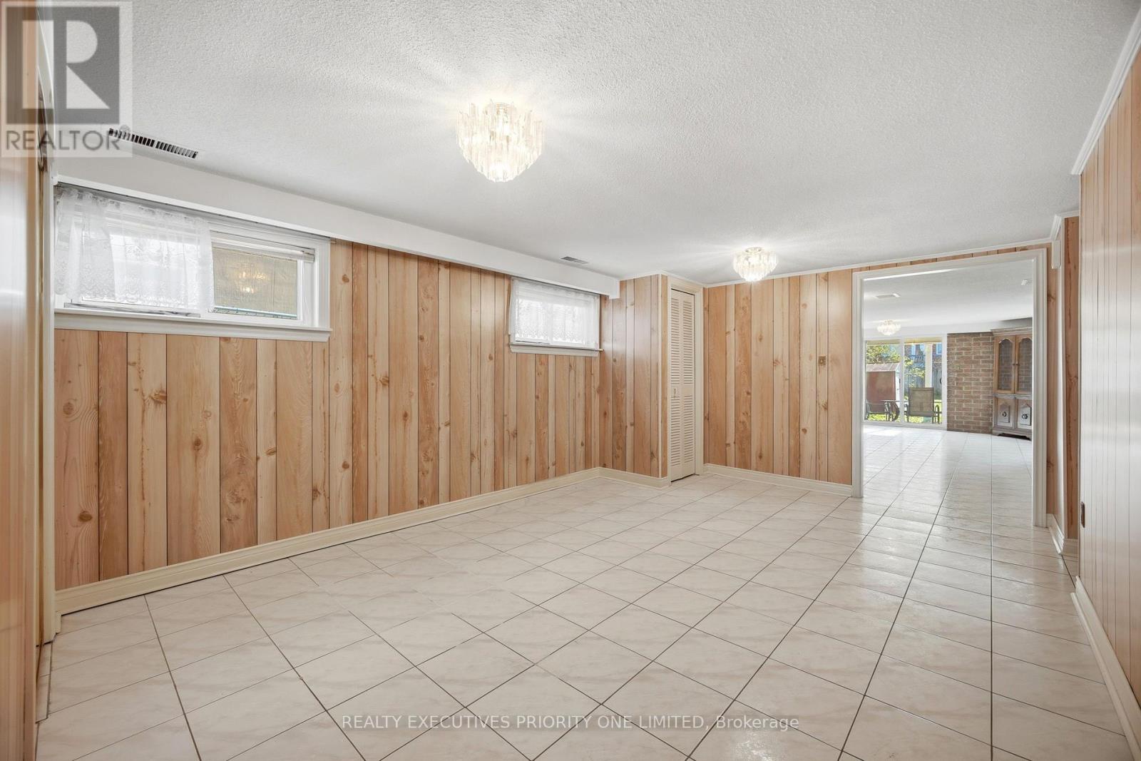 121 Cabana Drive, Toronto (humber Summit), Ontario
