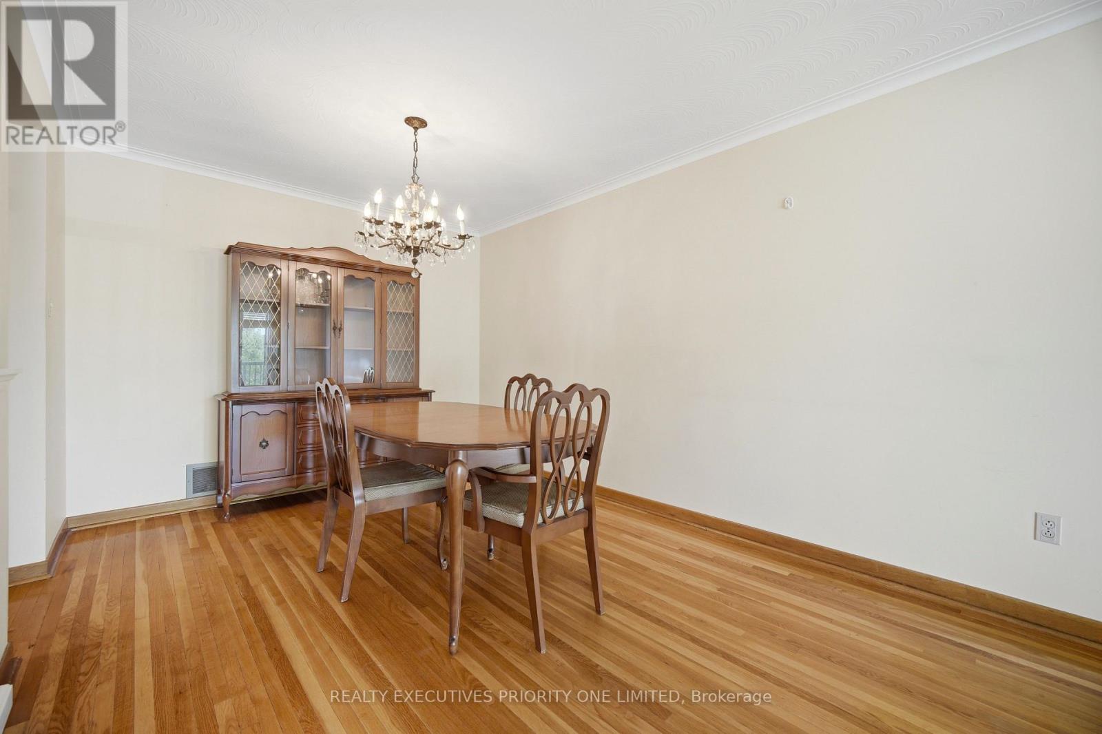 121 Cabana Drive, Toronto (humber Summit), Ontario