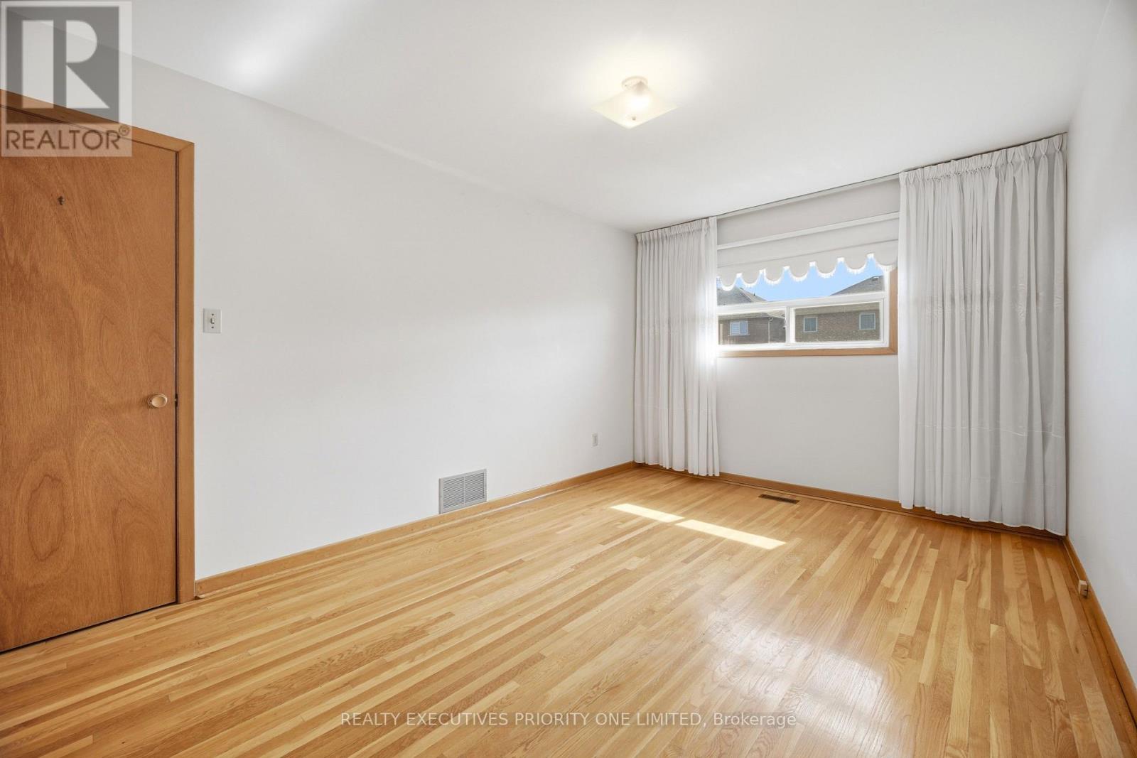 121 Cabana Drive, Toronto (humber Summit), Ontario
