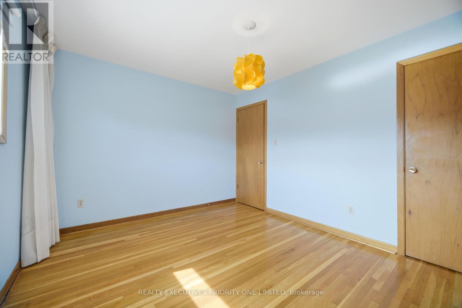 121 Cabana Drive, Toronto (humber Summit), Ontario