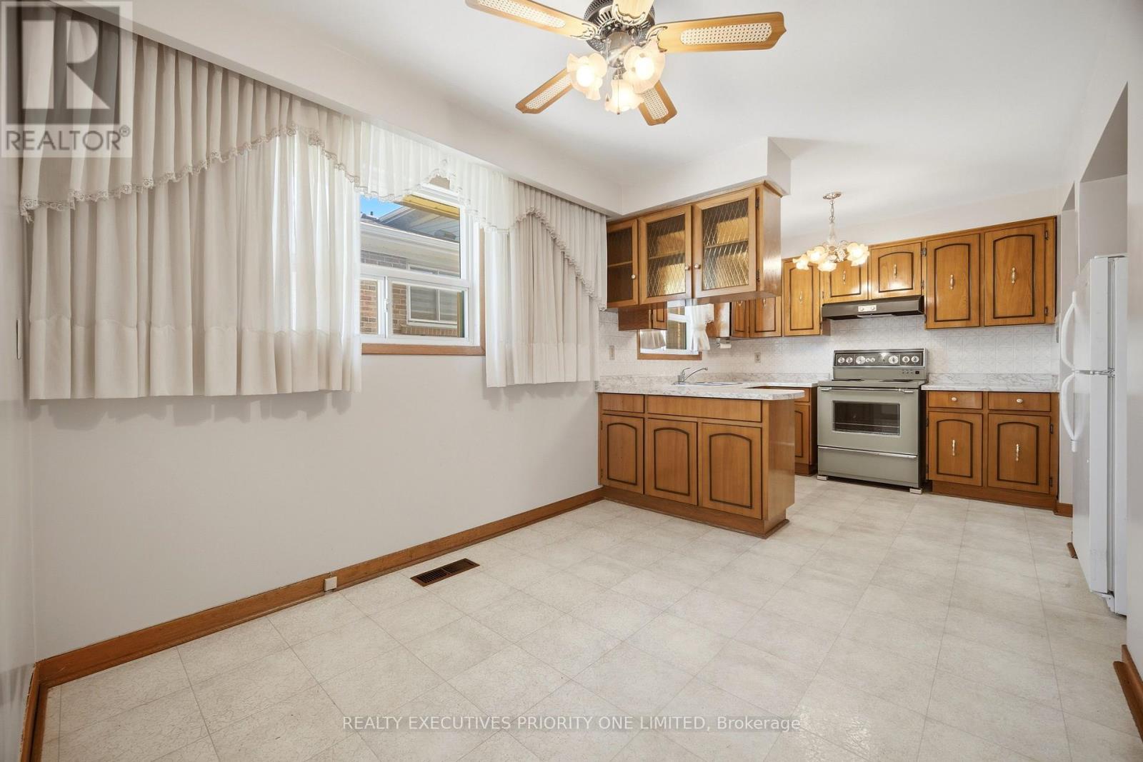 121 Cabana Drive, Toronto (humber Summit), Ontario