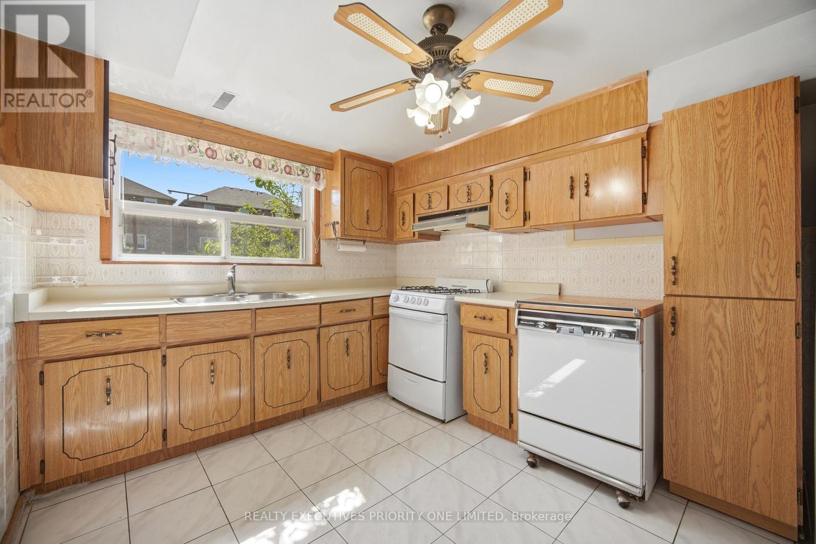 121 Cabana Drive, Toronto (humber Summit), Ontario