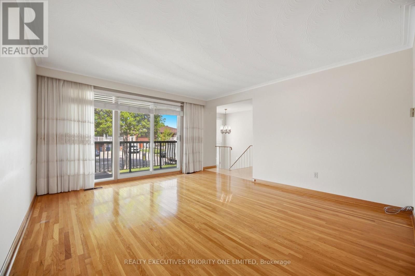 121 Cabana Drive, Toronto (humber Summit), Ontario