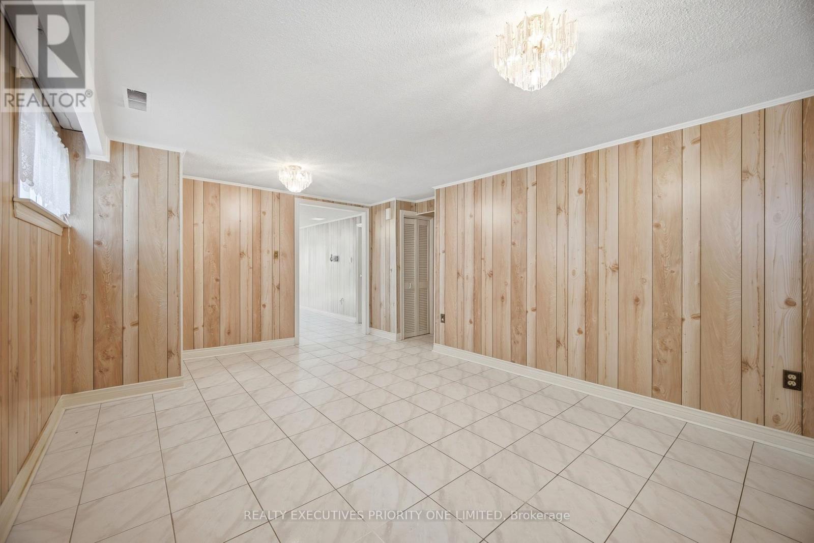 121 Cabana Drive, Toronto (humber Summit), Ontario