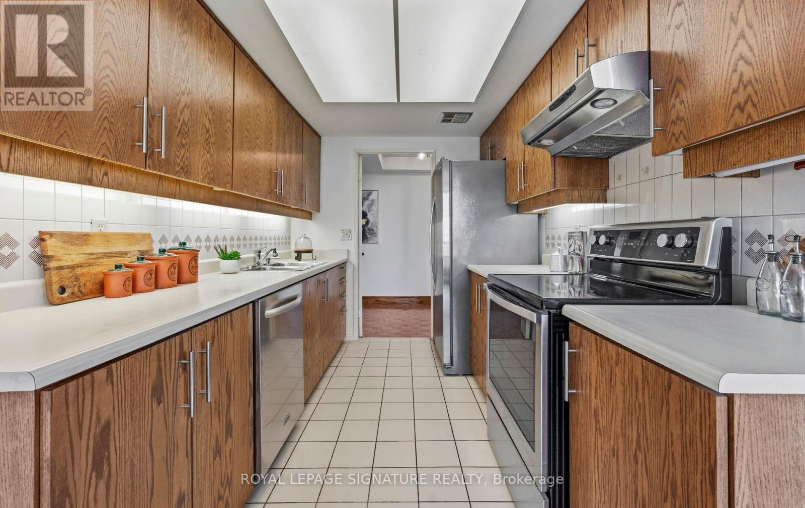 805 - 3 Concorde Place, Toronto (banbury-don Mills), Ontario
