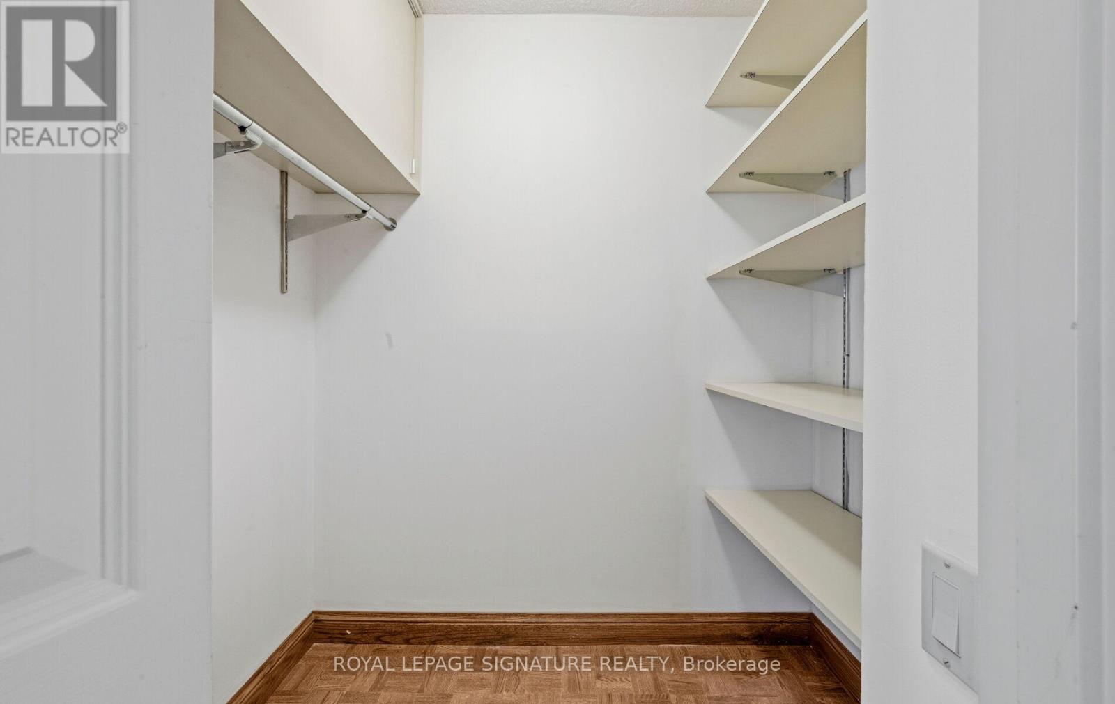 805 - 3 Concorde Place, Toronto (banbury-don Mills), Ontario