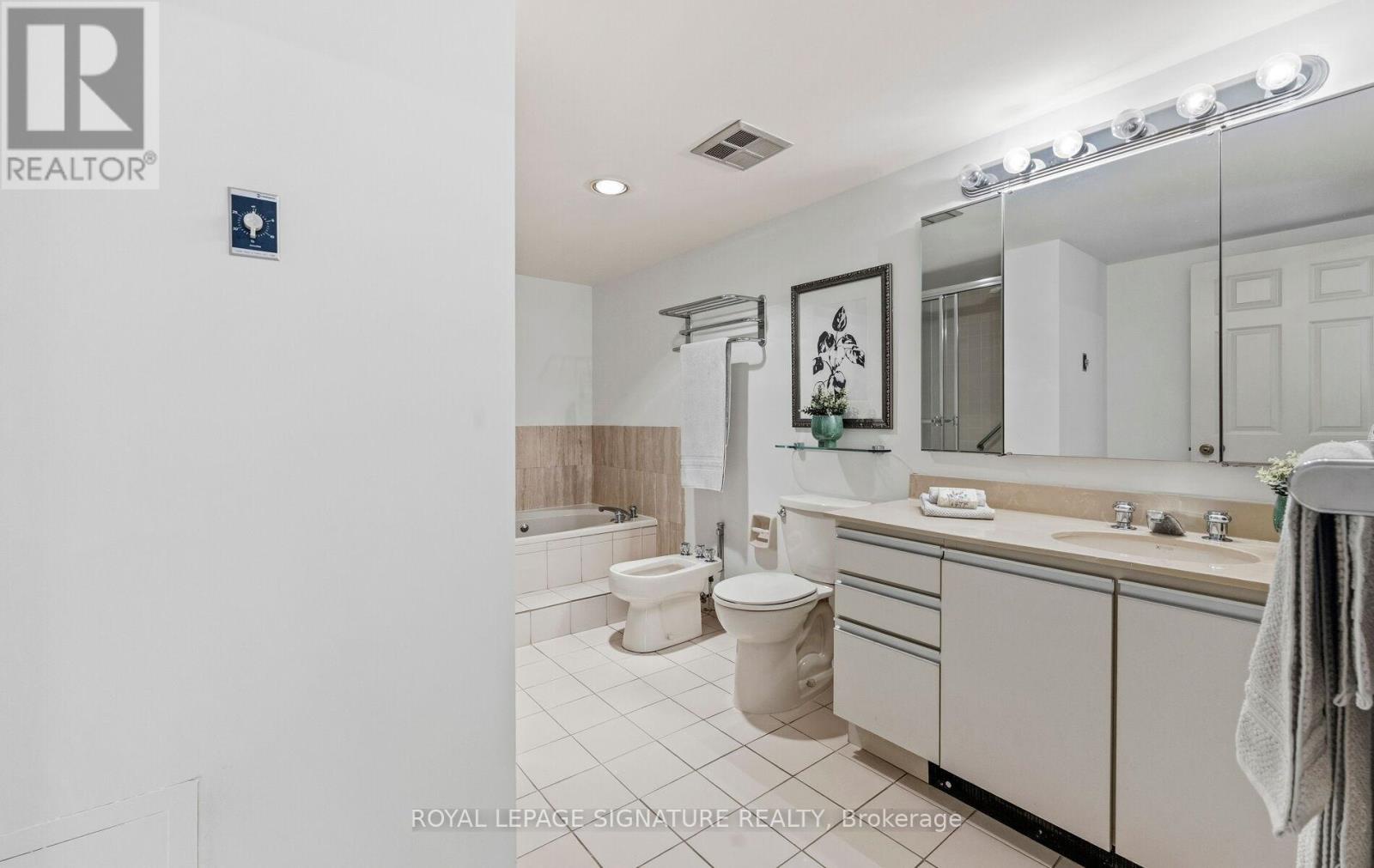 805 - 3 Concorde Place, Toronto (banbury-don Mills), Ontario