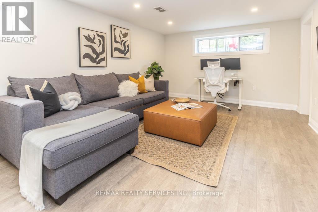 126 Roebuck Drive, Toronto (kennedy Park), Ontario