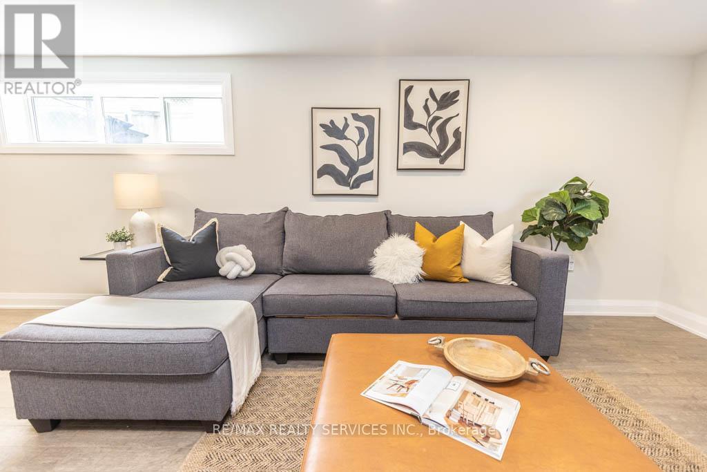 126 Roebuck Drive, Toronto (kennedy Park), Ontario
