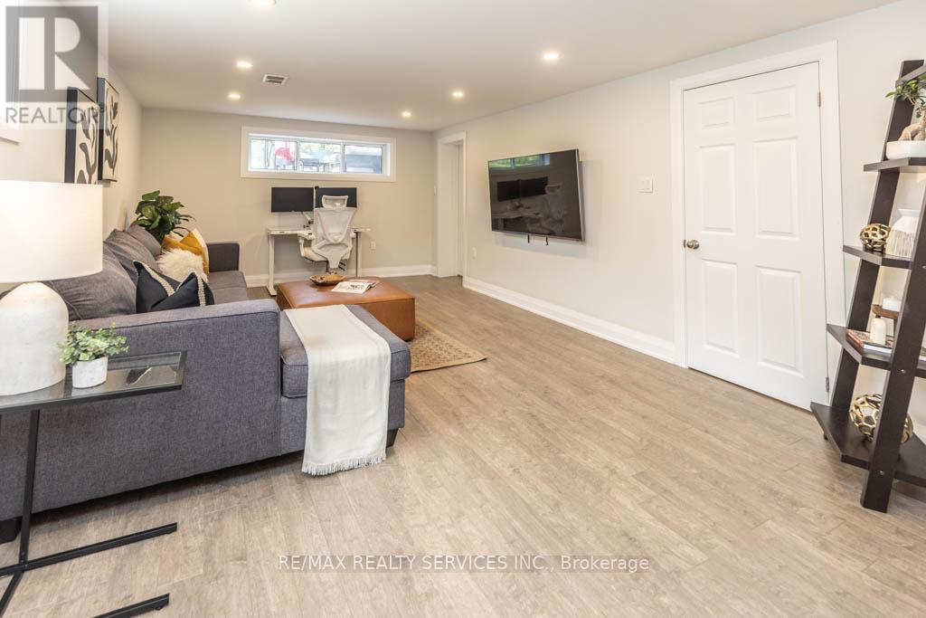 126 Roebuck Drive, Toronto (kennedy Park), Ontario