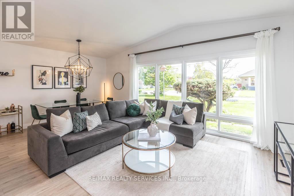 126 Roebuck Drive, Toronto (kennedy Park), Ontario