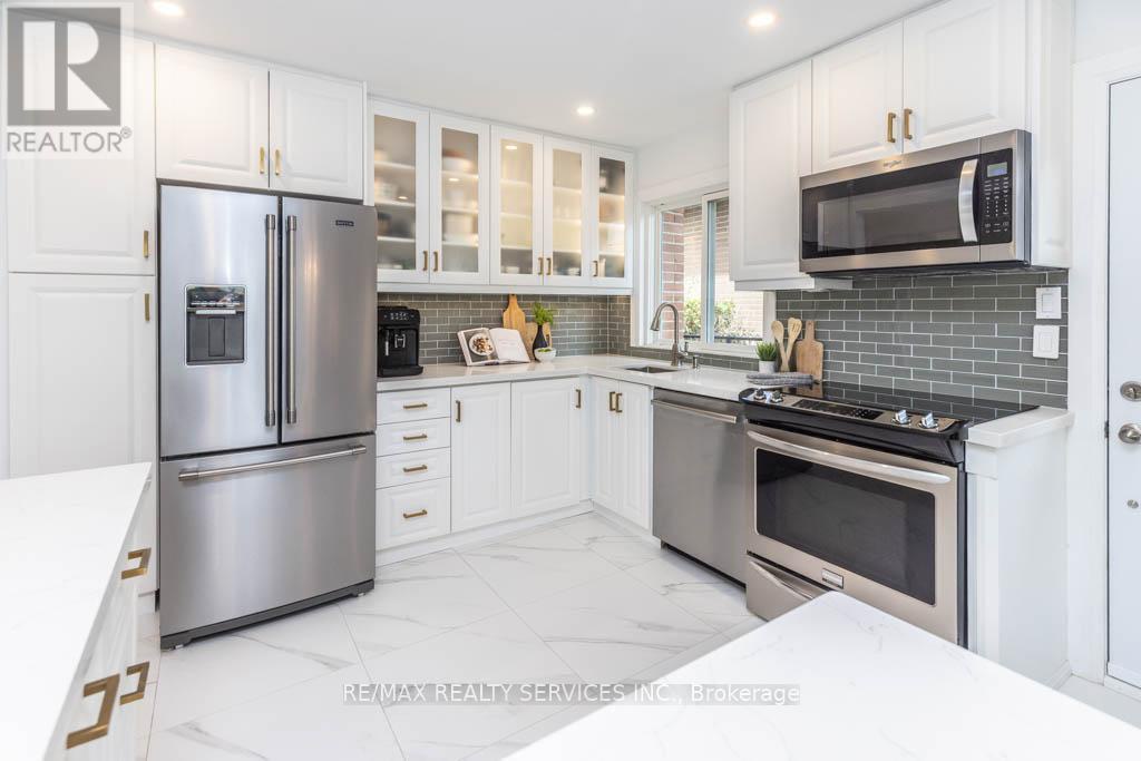 126 Roebuck Drive, Toronto (kennedy Park), Ontario