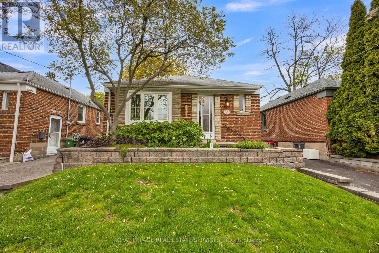 64 Nesbitt Drive, Toronto (leaside), Ontario