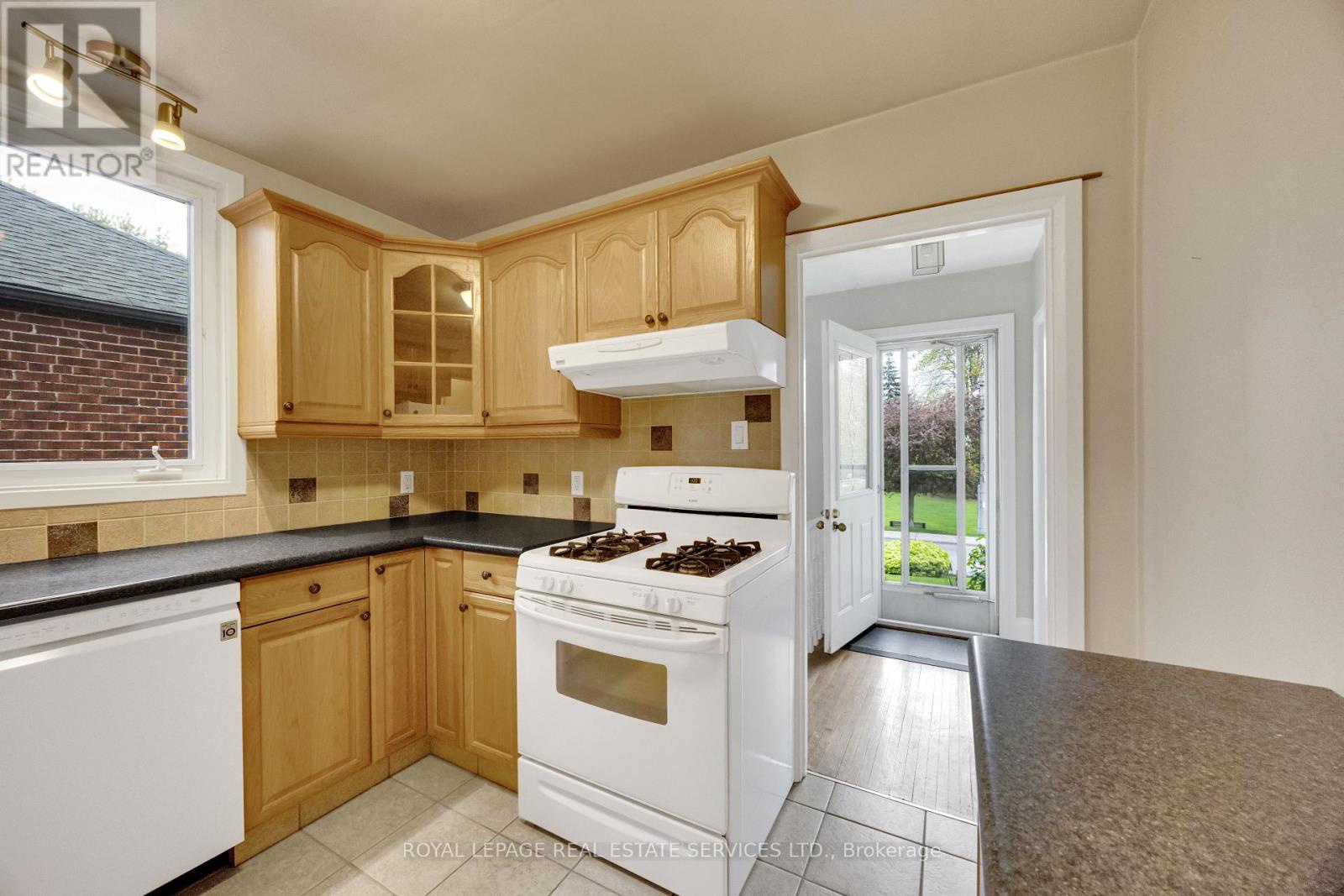 64 Nesbitt Drive, Toronto (leaside), Ontario