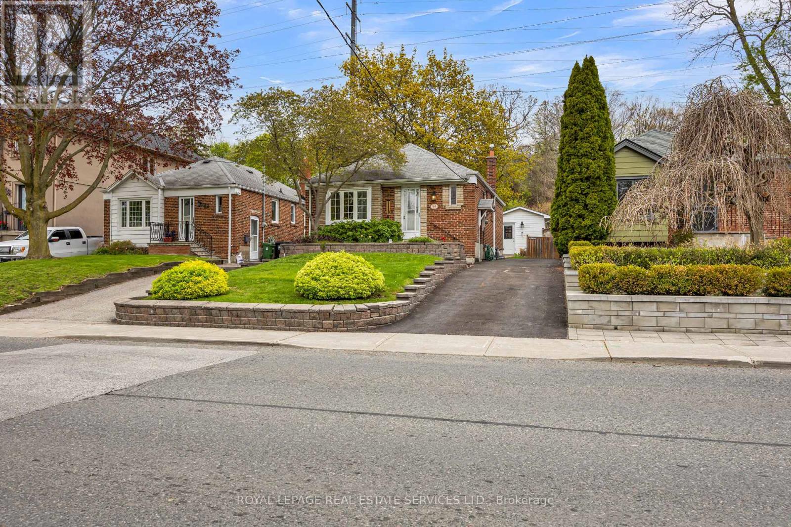 64 Nesbitt Drive, Toronto (leaside), Ontario