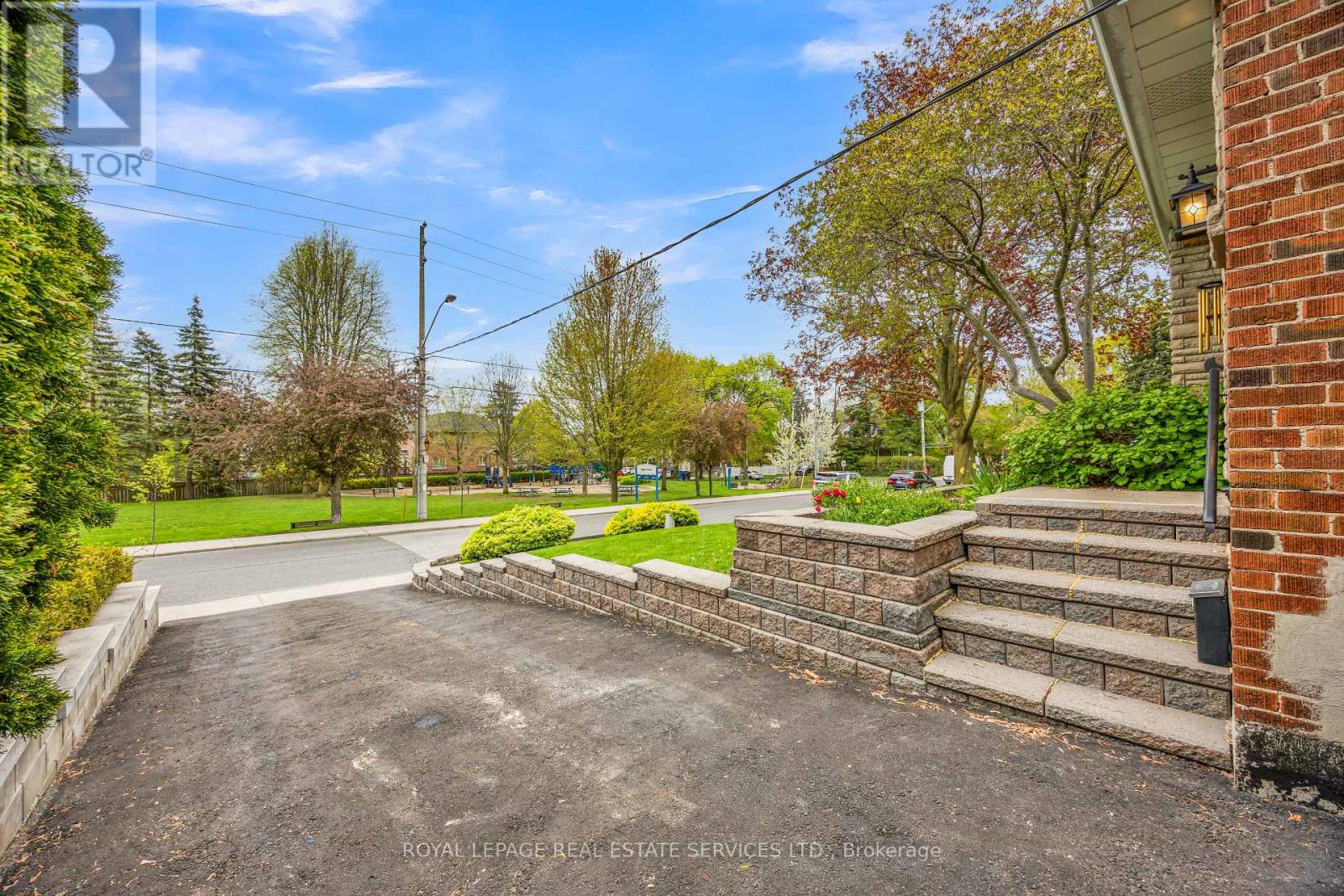 64 Nesbitt Drive, Toronto (leaside), Ontario