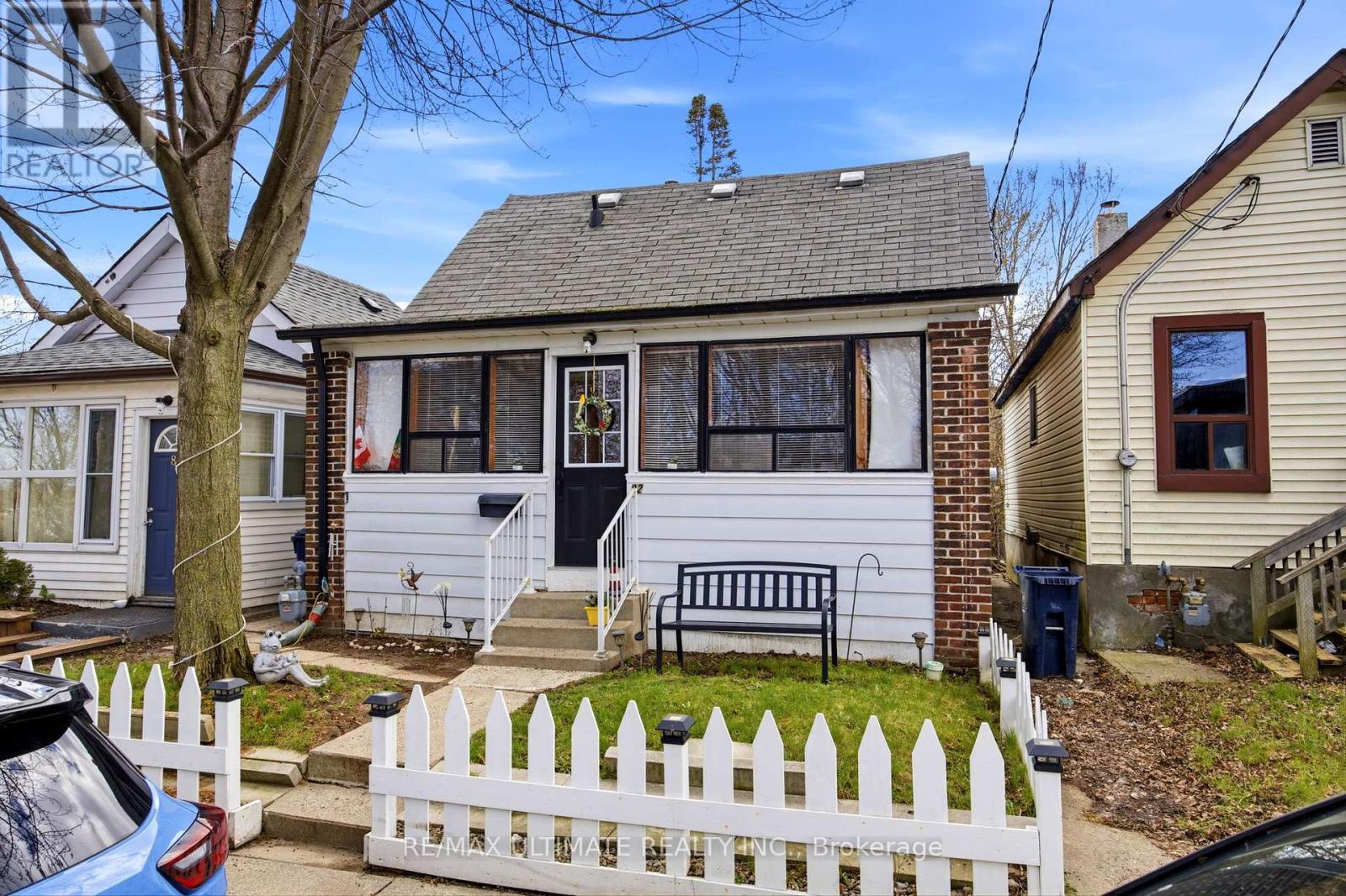 82 Beechwood Avenue, Toronto (rockcliffe-smythe), Ontario