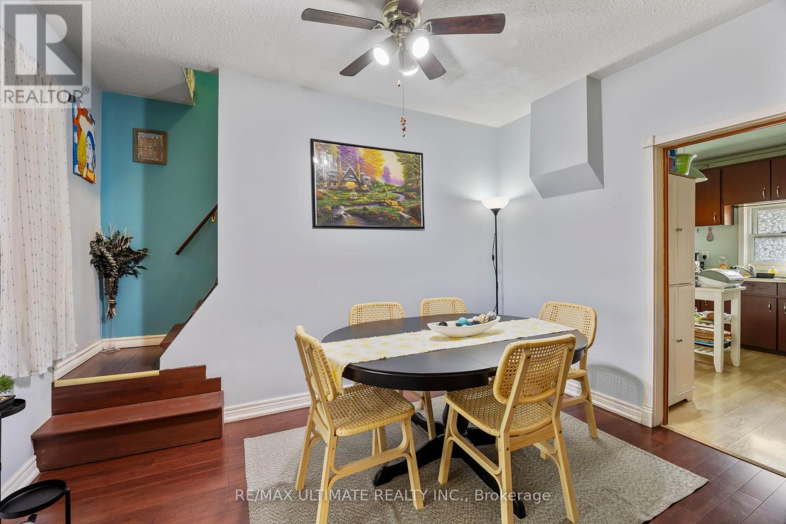 82 Beechwood Avenue, Toronto (rockcliffe-smythe), Ontario
