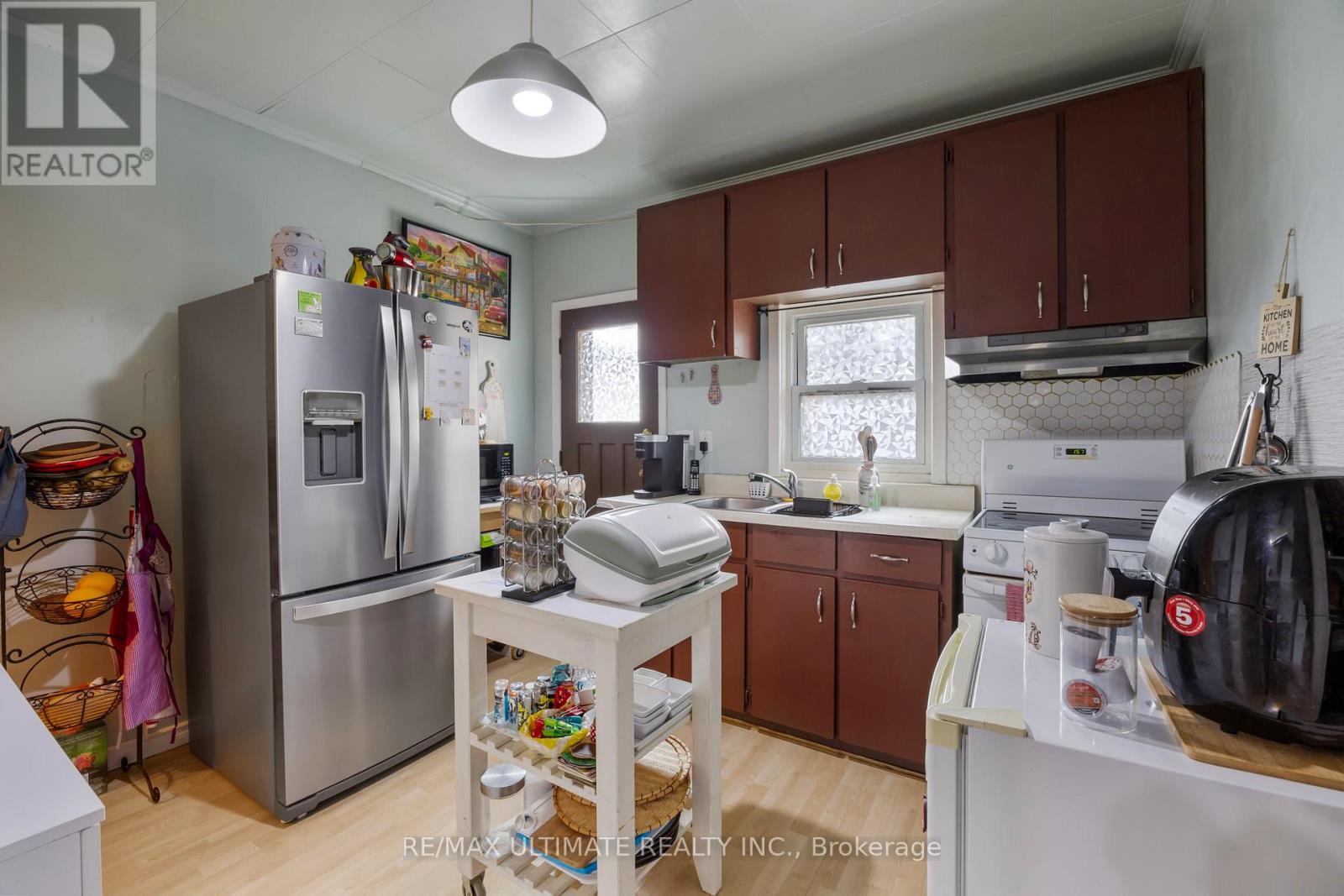 82 Beechwood Avenue, Toronto (rockcliffe-smythe), Ontario