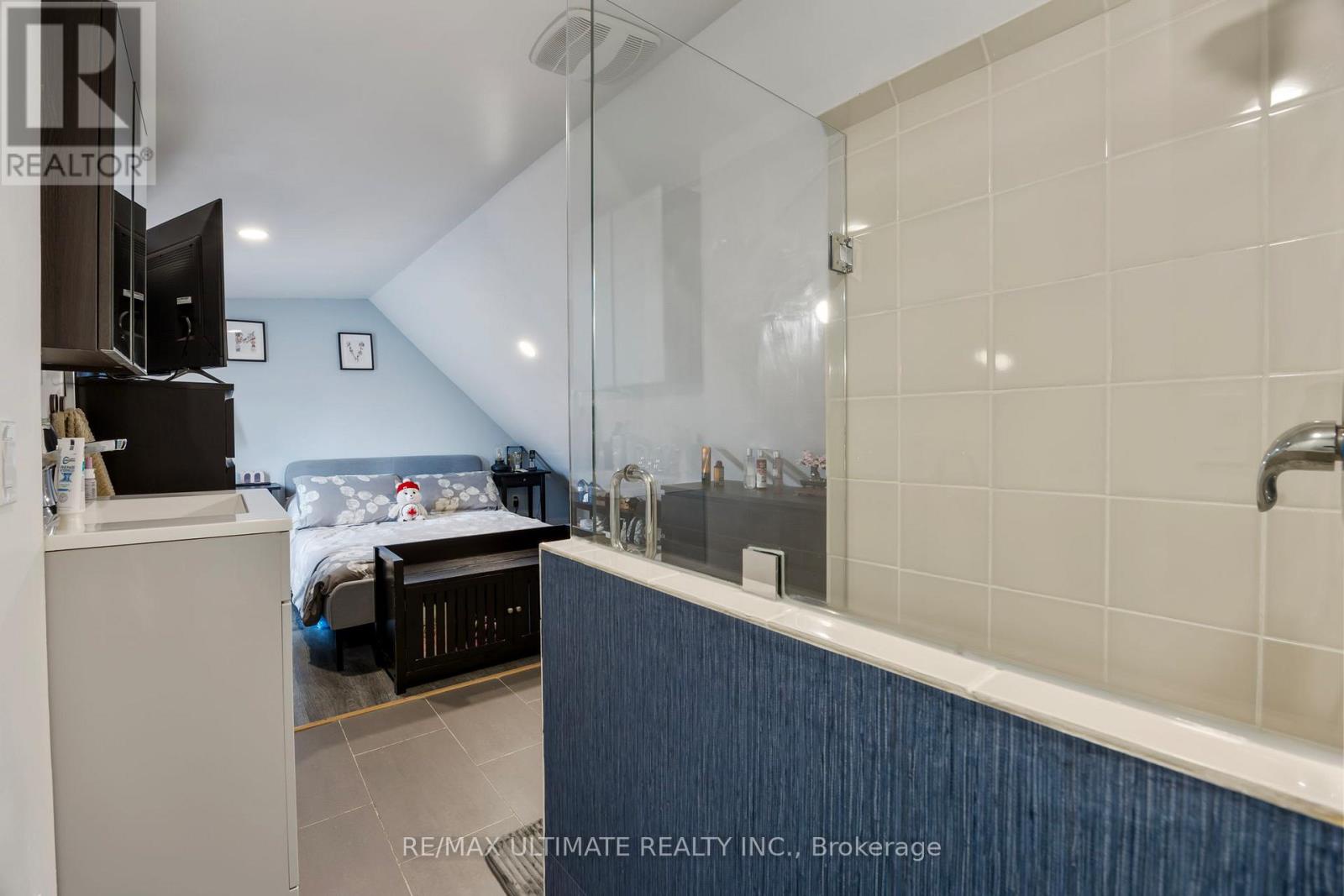 82 Beechwood Avenue, Toronto (rockcliffe-smythe), Ontario