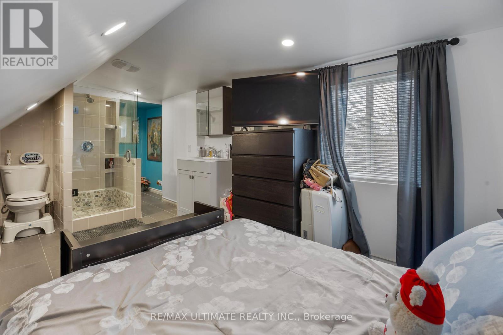 82 Beechwood Avenue, Toronto (rockcliffe-smythe), Ontario