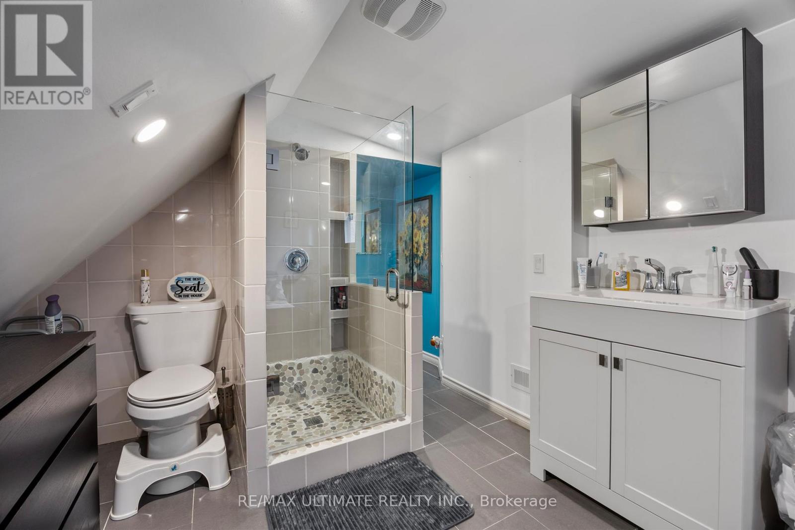 82 Beechwood Avenue, Toronto (rockcliffe-smythe), Ontario