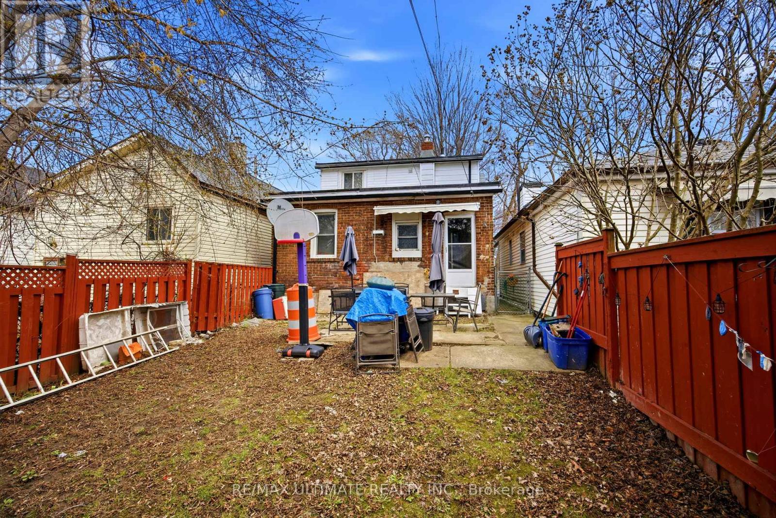 82 Beechwood Avenue, Toronto (rockcliffe-smythe), Ontario