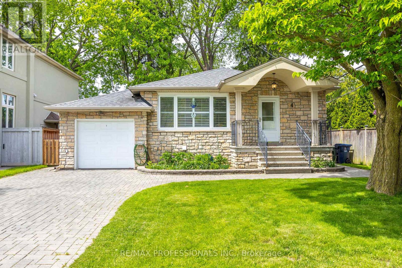 4 Beaverbrook Avenue, Toronto (princess-rosethorn), Ontario