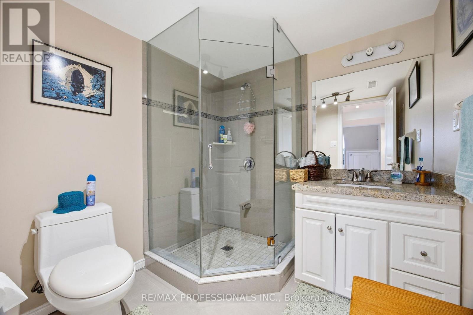 4 Beaverbrook Avenue, Toronto (princess-rosethorn), Ontario