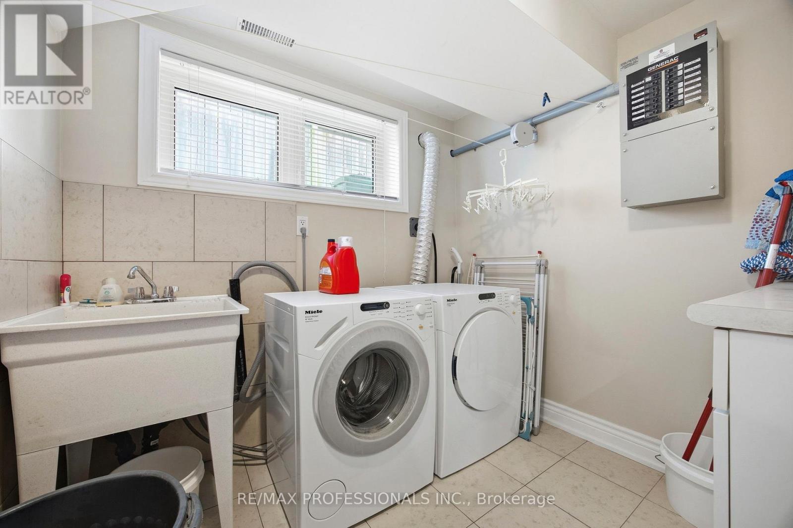 4 Beaverbrook Avenue, Toronto (princess-rosethorn), Ontario