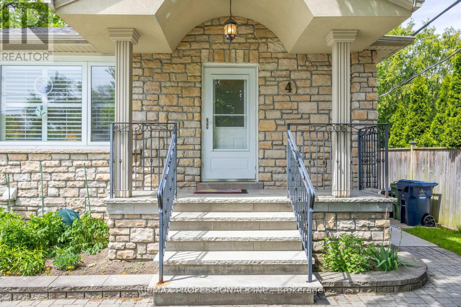 4 Beaverbrook Avenue, Toronto (princess-rosethorn), Ontario