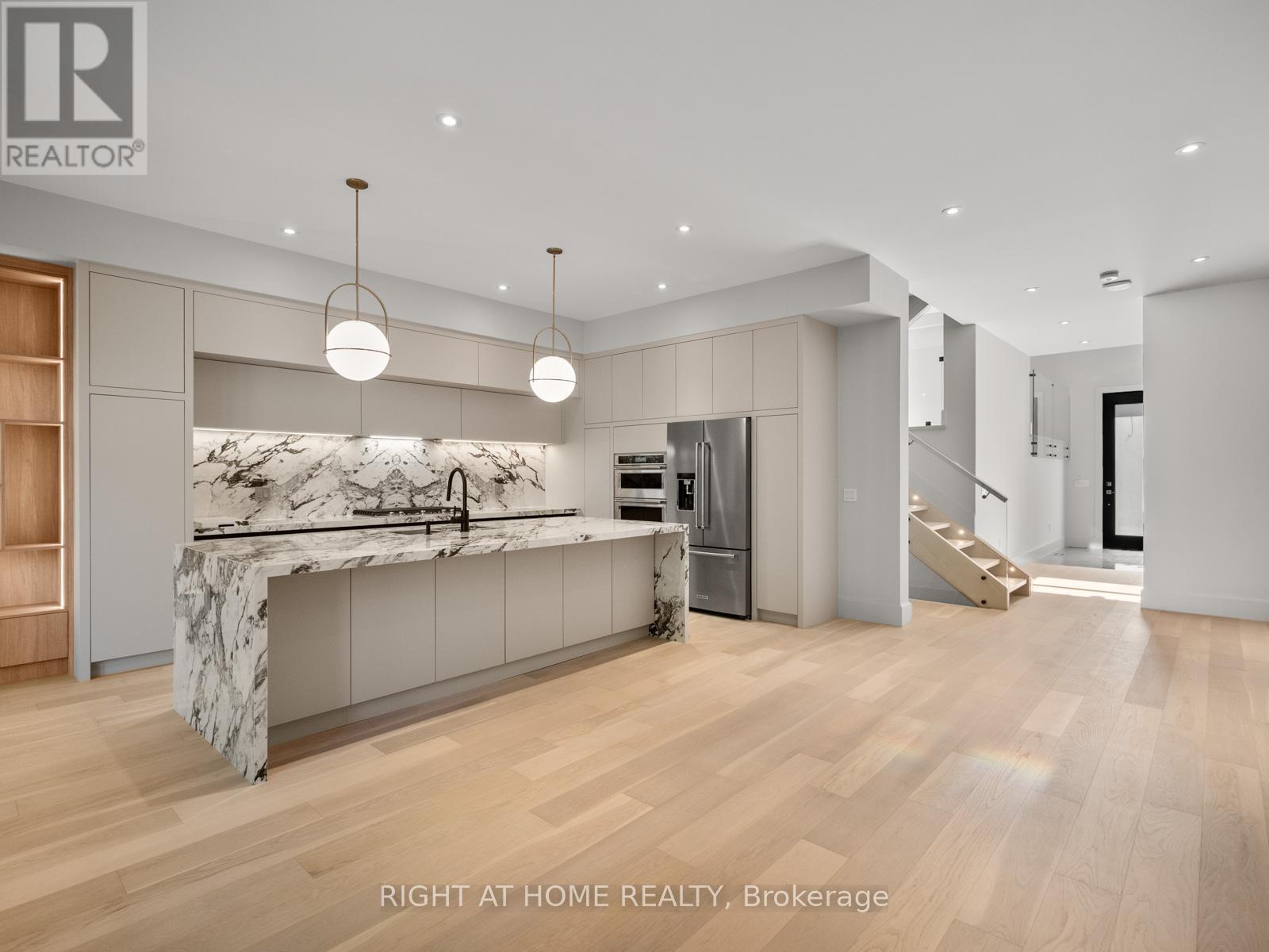 57 Alameda Avenue, Toronto (oakwood Village), Ontario