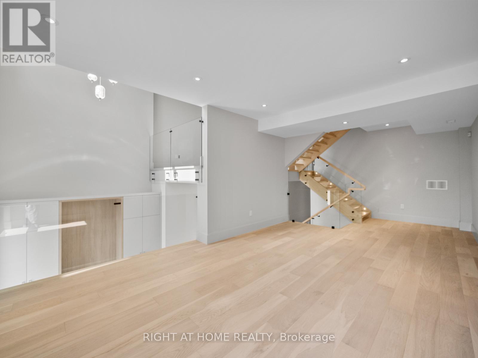 57 Alameda Avenue, Toronto (oakwood Village), Ontario