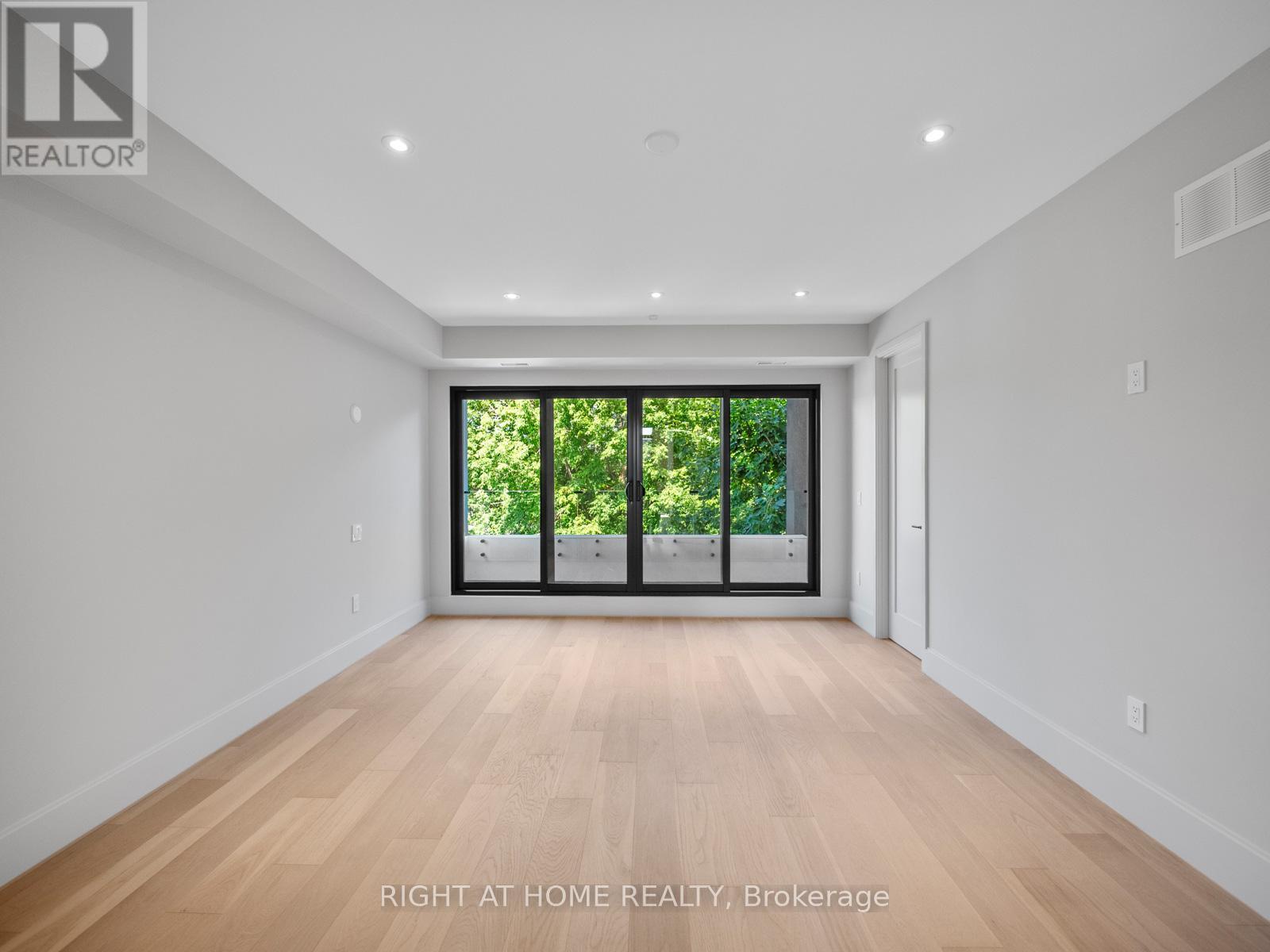 57 Alameda Avenue, Toronto (oakwood Village), Ontario