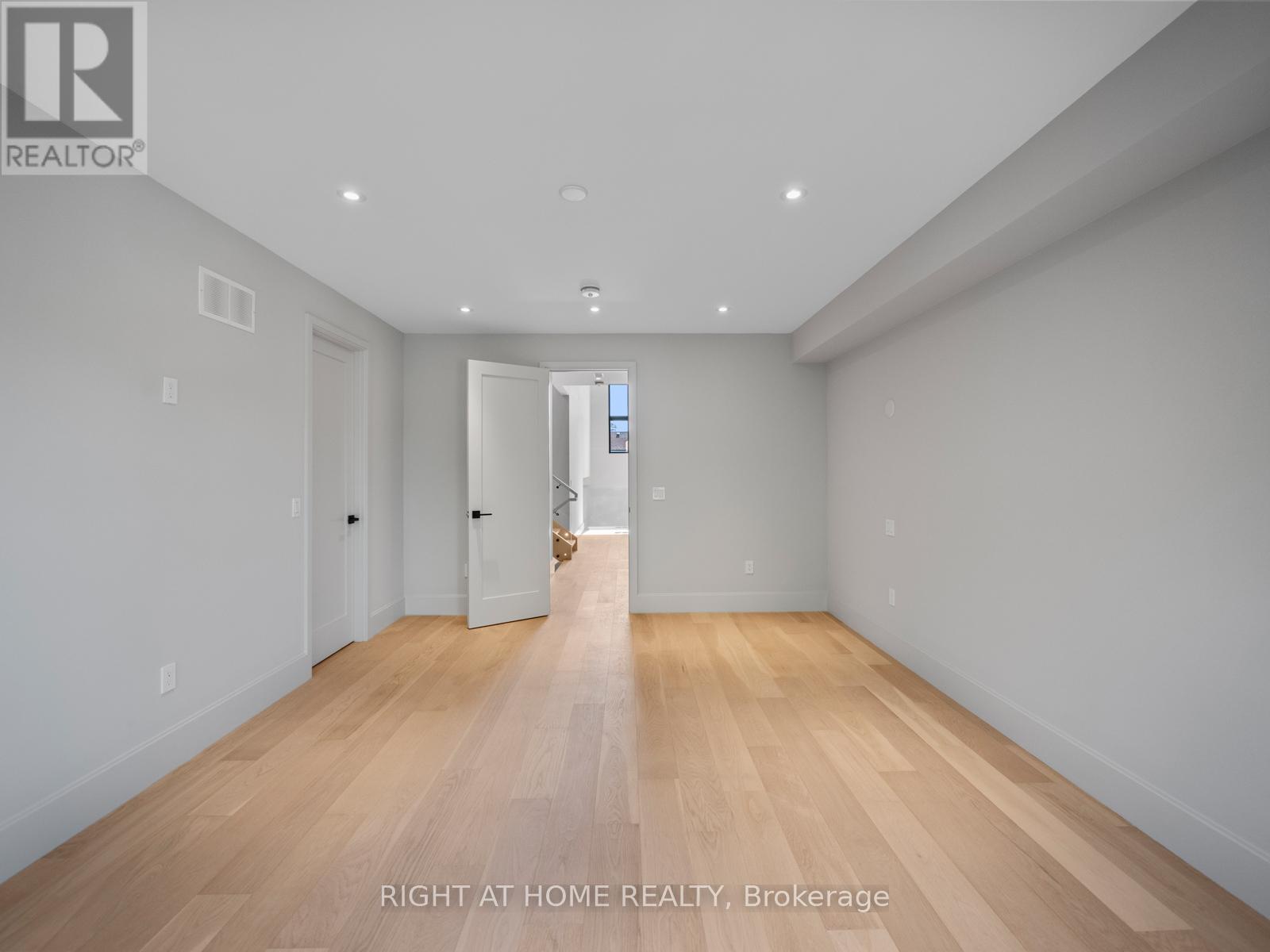 57 Alameda Avenue, Toronto (oakwood Village), Ontario