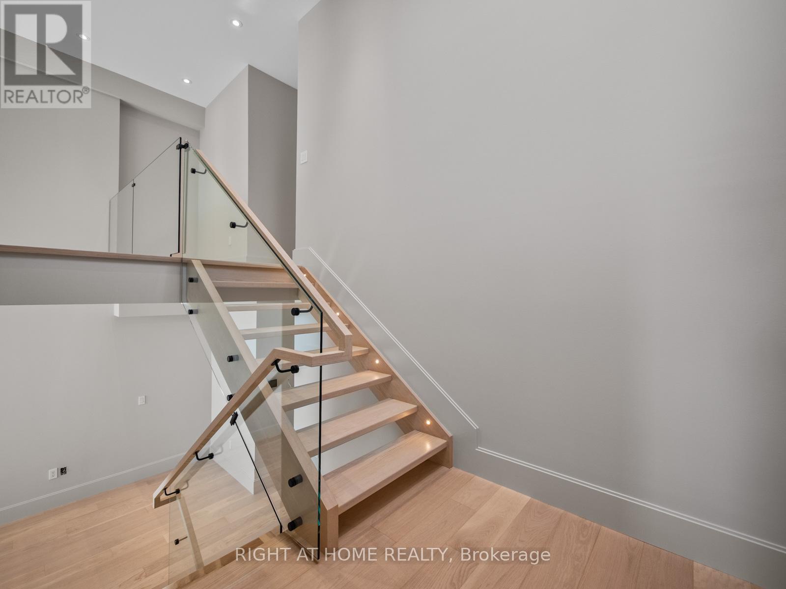 57 Alameda Avenue, Toronto (oakwood Village), Ontario