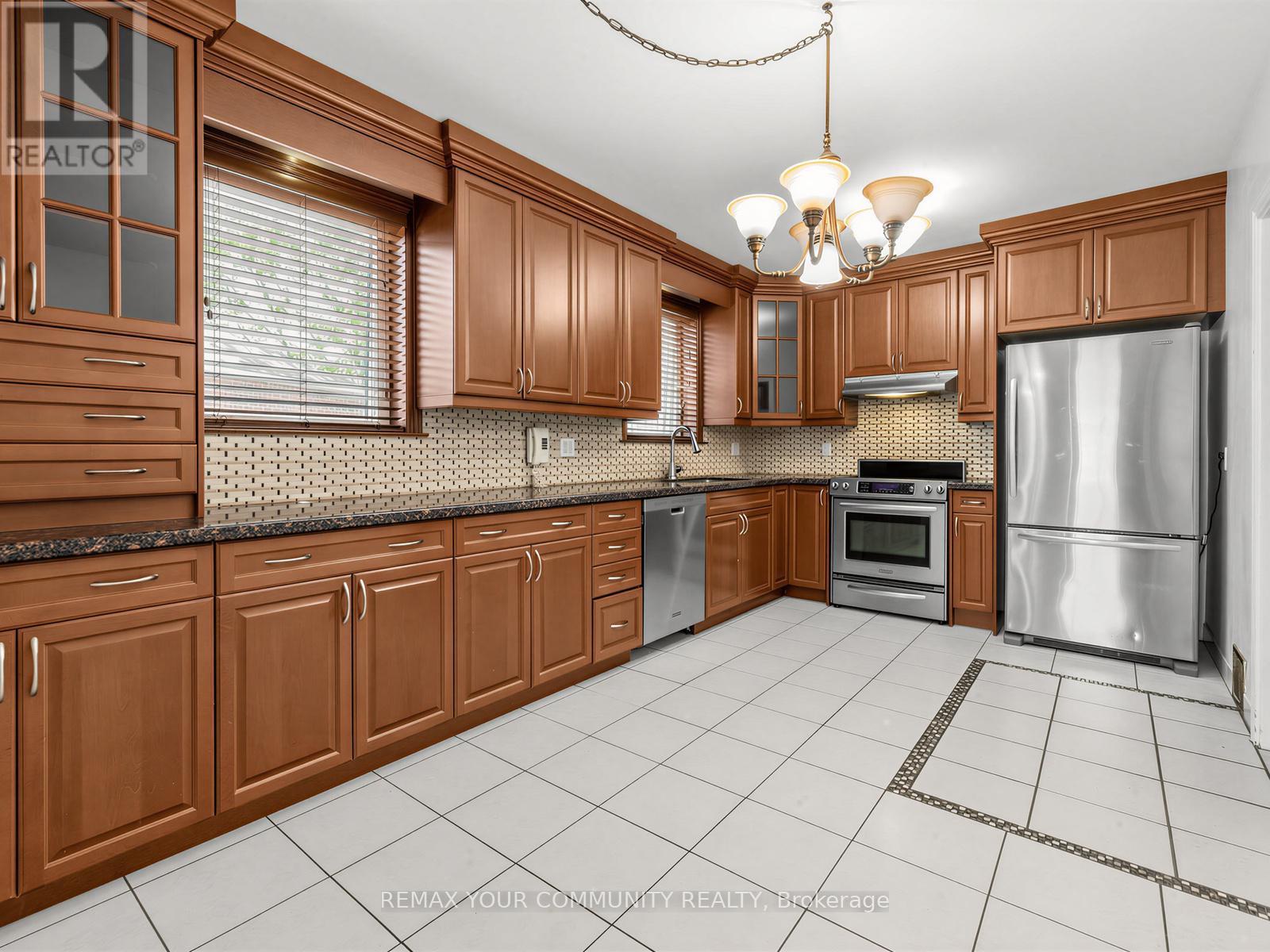 9 Letchworth Crescent, Toronto (downsview-roding-cfb), Ontario