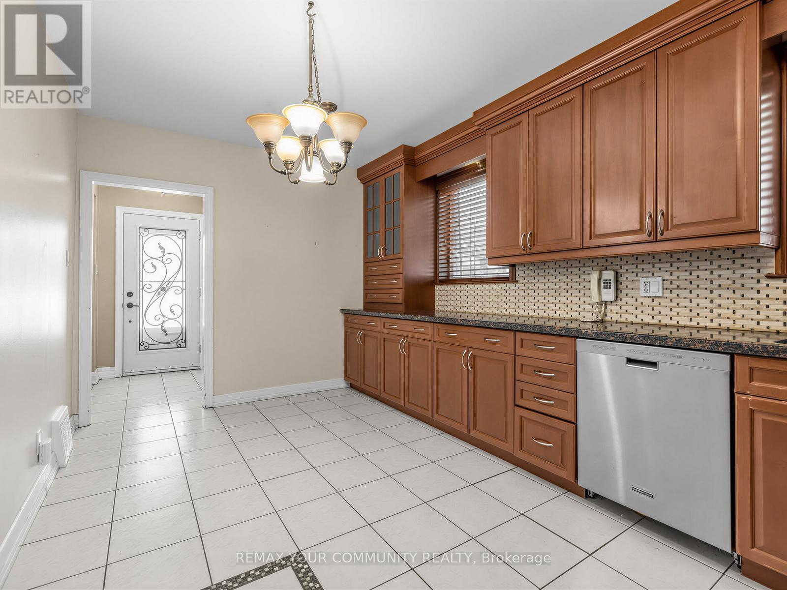 9 Letchworth Crescent, Toronto (downsview-roding-cfb), Ontario