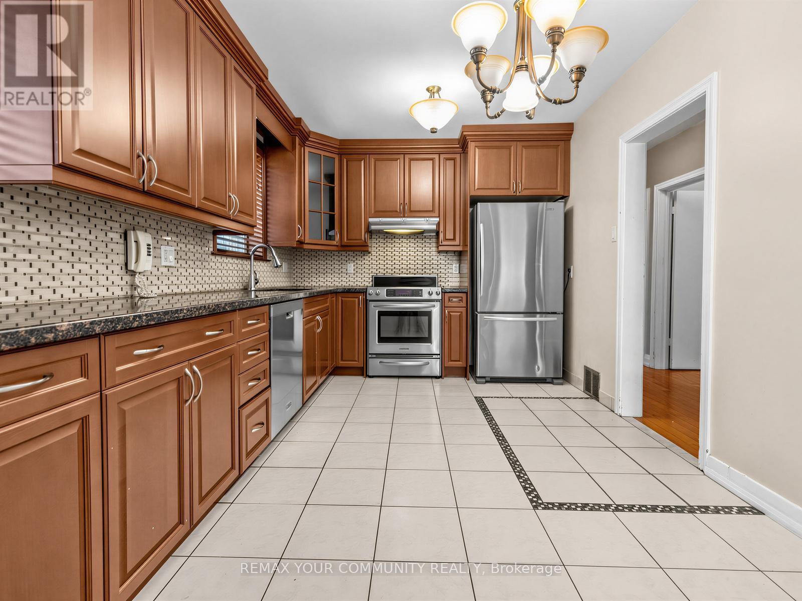 9 Letchworth Crescent, Toronto (downsview-roding-cfb), Ontario
