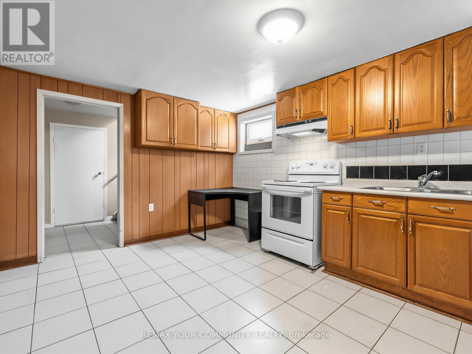 9 Letchworth Crescent, Toronto (downsview-roding-cfb), Ontario