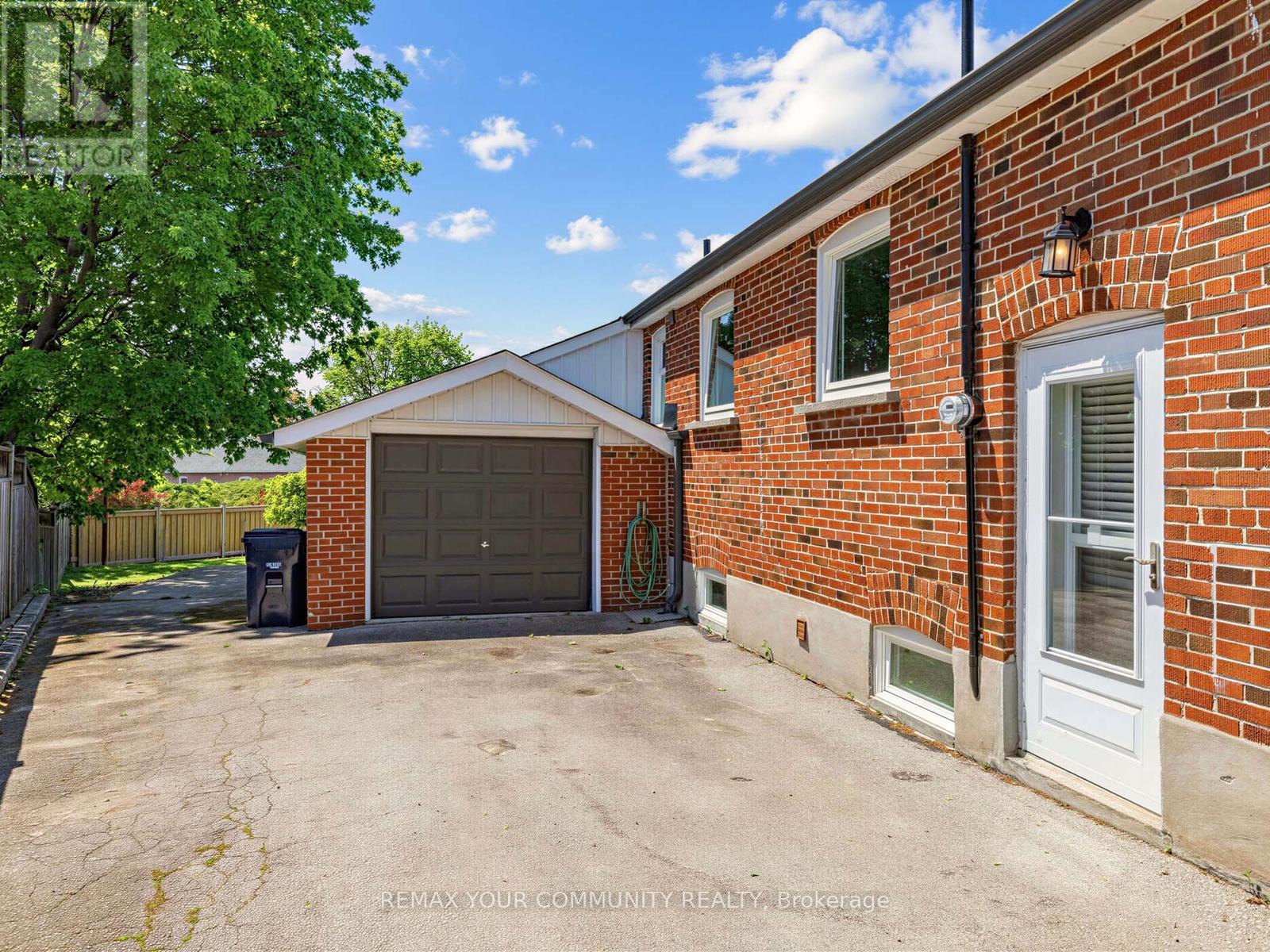 9 Letchworth Crescent, Toronto (downsview-roding-cfb), Ontario