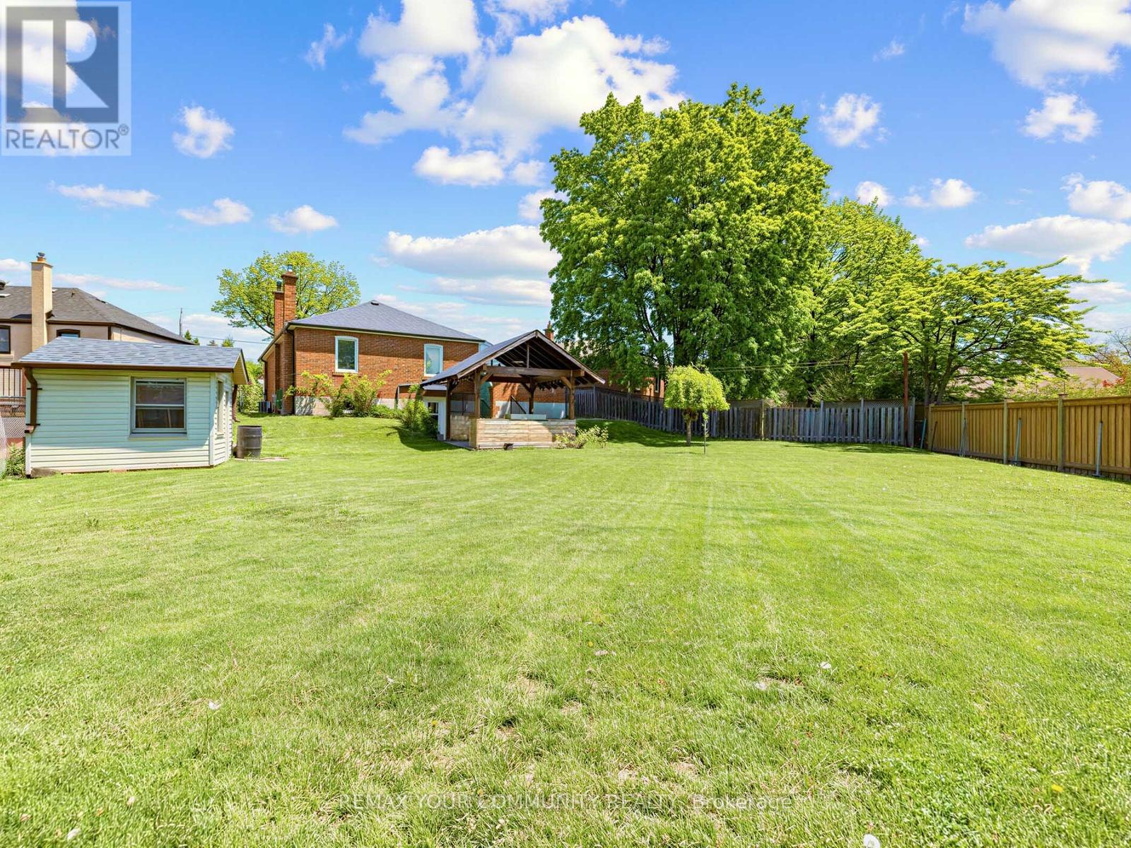 9 Letchworth Crescent, Toronto (downsview-roding-cfb), Ontario