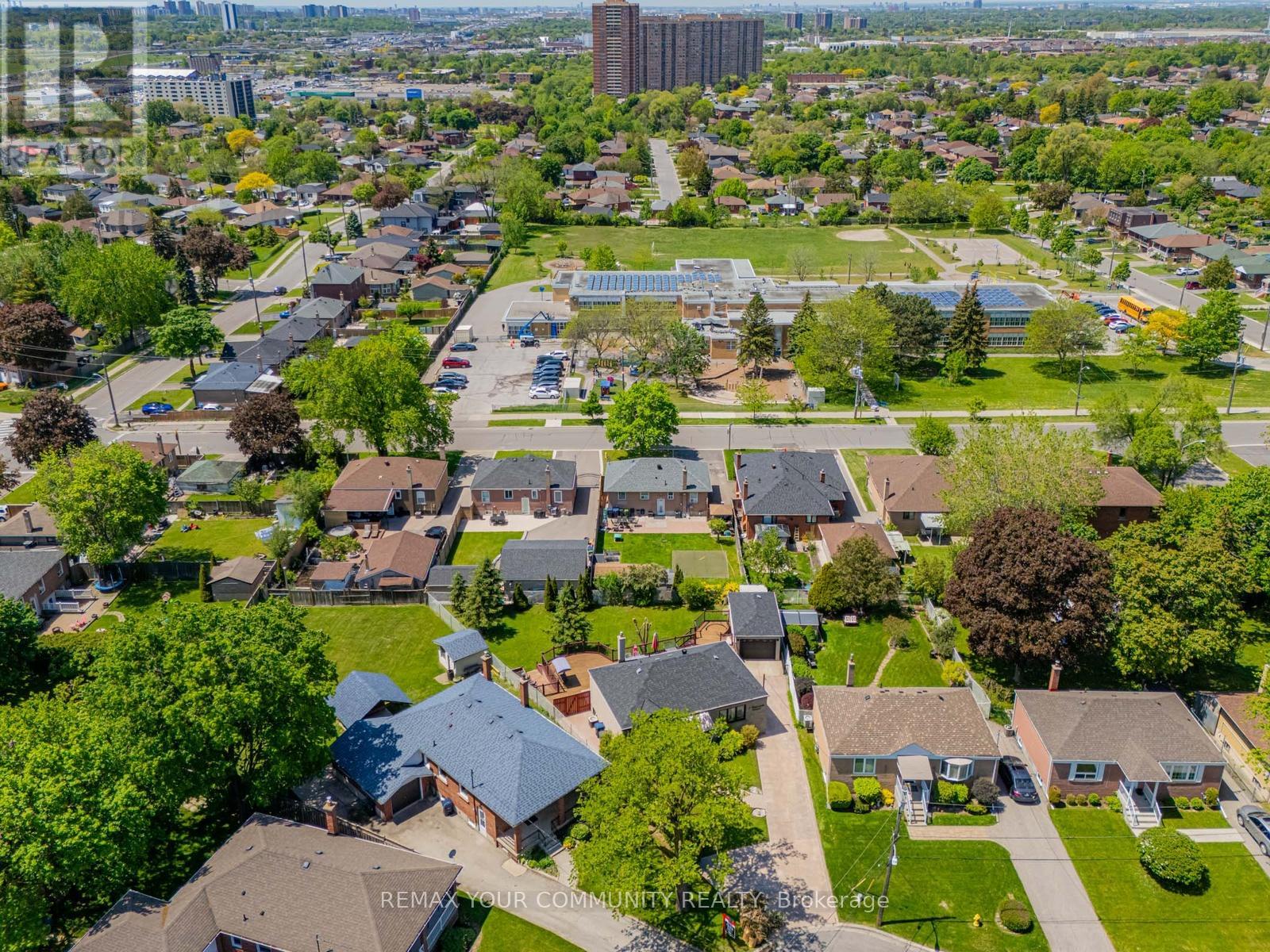 9 Letchworth Crescent, Toronto (downsview-roding-cfb), Ontario
