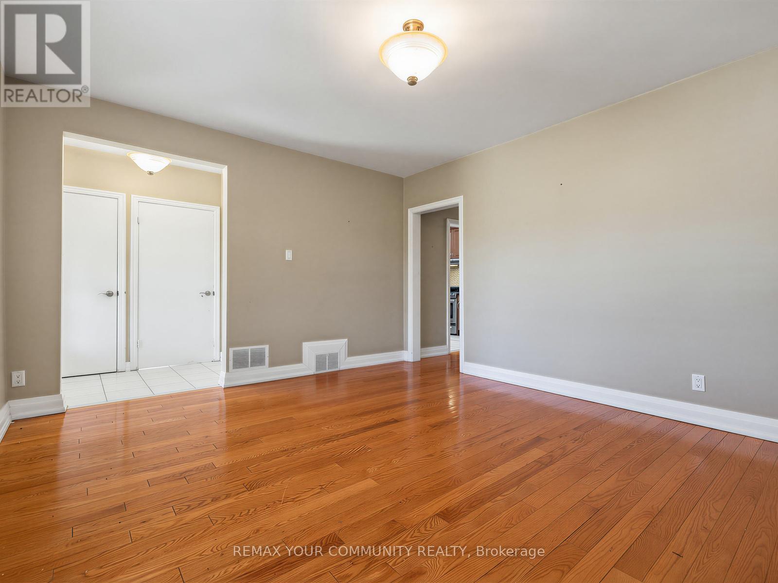 9 Letchworth Crescent, Toronto (downsview-roding-cfb), Ontario